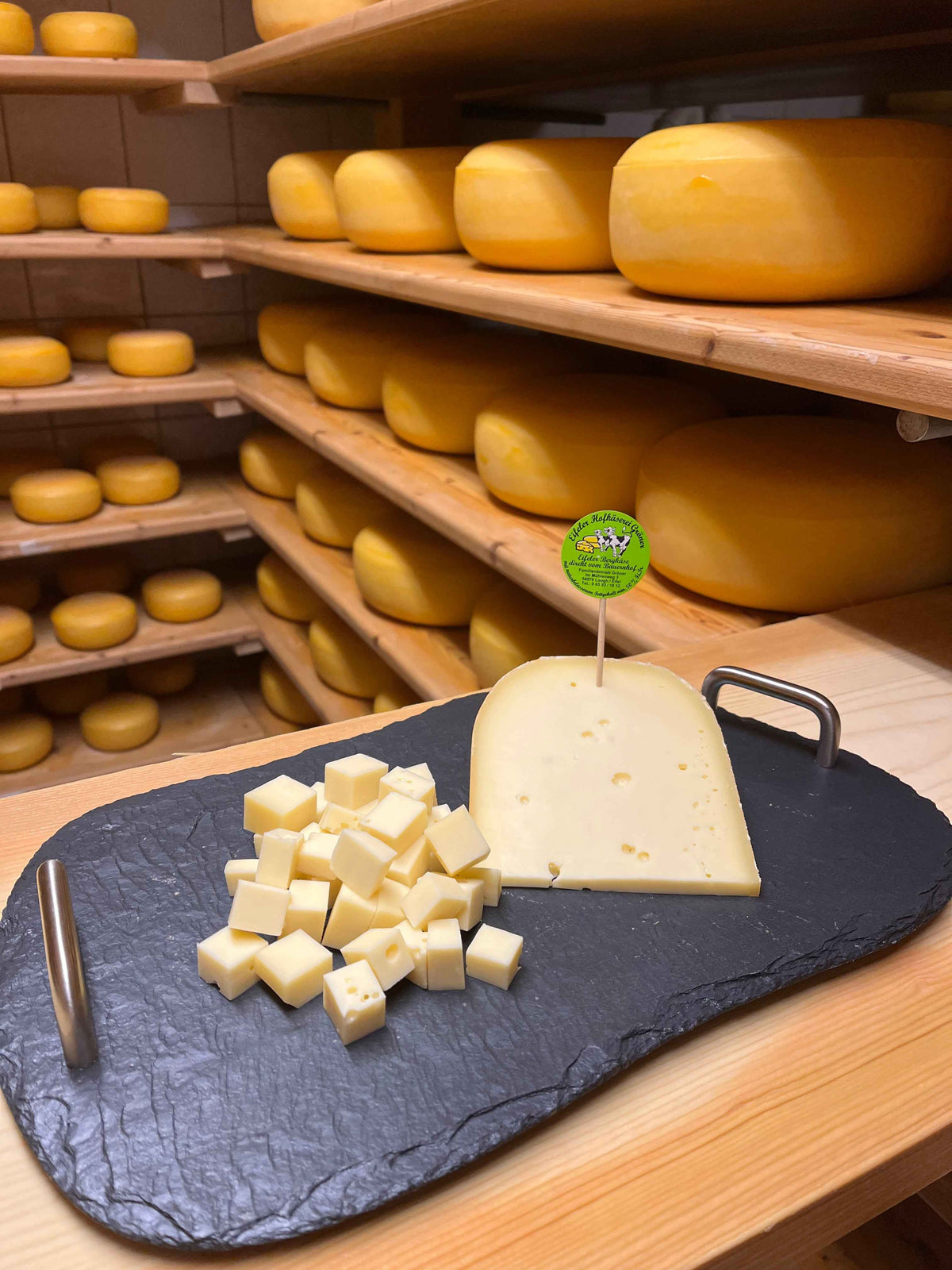 014 Eifeler Bergkäse Natur Jung ca. 300 gr.
